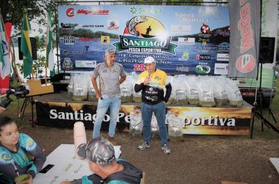 Sicredi e ASPE promovem a soltura de 12 mil alevinos no alagado de Rio Bonito do Iguaçu